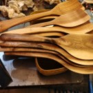 Stekespade i heltre Akasie, håndlaget – skånsom mot stekepanner. Norskprodusert, gjenbrukt trevirke. thumbnail