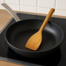 Stekespade i heltre Kirsebær, håndlaget – skånsom mot stekepanner. Norskprodusert.  thumbnail